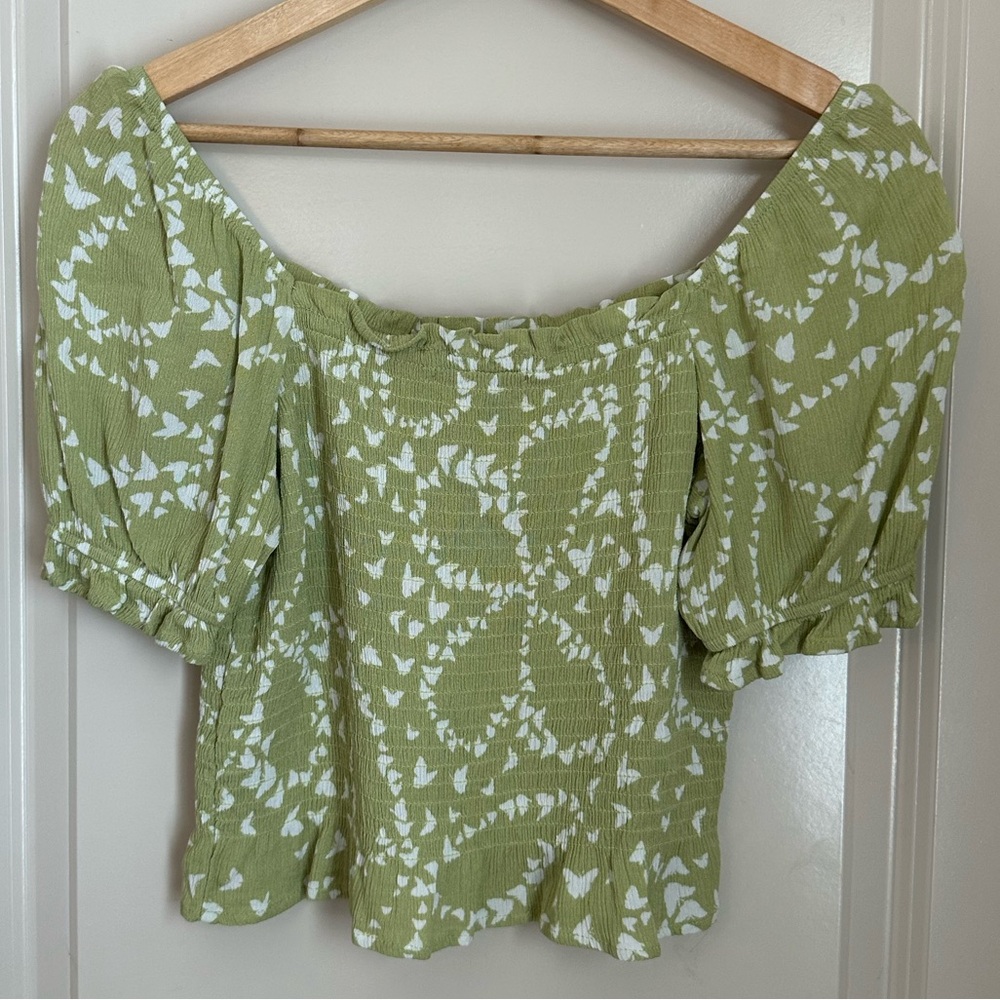 Women’s/Juniors Smocked Green Crop Top Size Medium